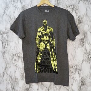 Batman Dark Knight Grey and Yellow Medium Boys T-shirt Tee Shirt